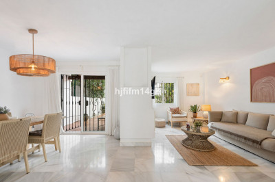 4 Bedroom Townhouse in Nueva Andalucía - Image 5