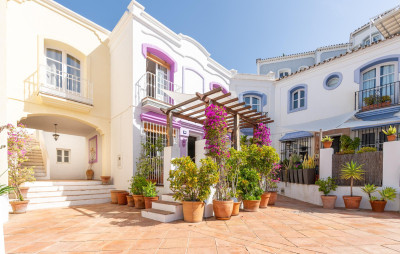 2 Bedroom Townhouse in Benahavís - Image 2