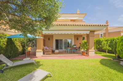 3 Bedroom Semi-Detached House in Santa Clara - Image 1