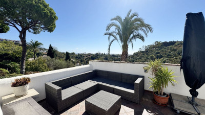 4 Bedroom Top Floor Apartment in Los Almendros - Image 4