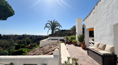 4 Bedroom Top Floor Apartment in Los Almendros - Image 5