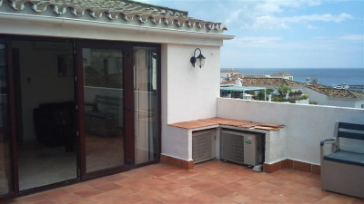5 Bedroom Penthouse in La Duquesa - Image 2