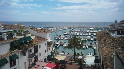 5 Bedroom Penthouse in La Duquesa - Image 3
