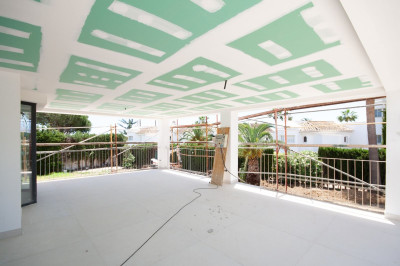 4 Bedroom Detached Villa in Elviria - Image 4