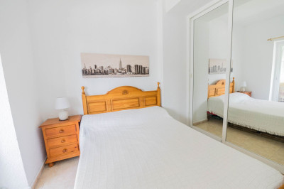 1 Bedroom Middle Floor Apartment in Calahonda - Image 3