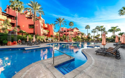3 Bedroom Penthouse in Estepona - Image 2