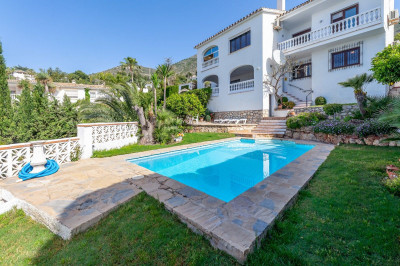 5 Bedroom Detached Villa in Benalmadena - Image 3