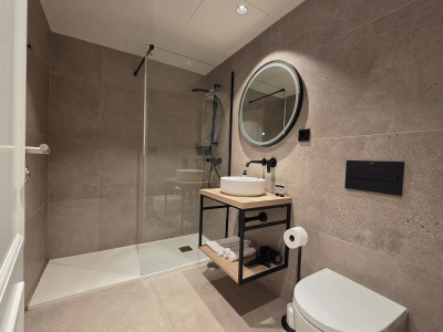 1 Bedroom Middle Floor Apartment in Marbella - Image 5
