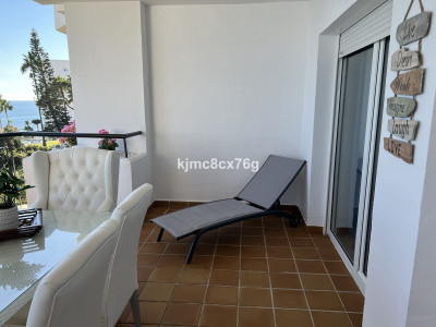 2 Bedroom Middle Floor Apartment in Calahonda - Image 4