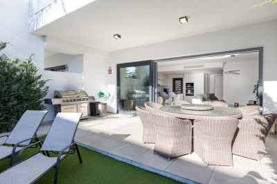 3 Bedroom Townhouse in Estepona - Image 2