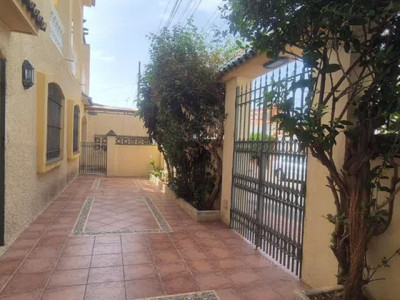 6 Bedroom Detached Villa in Benalmadena - Image 2