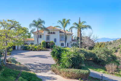 8 Bedroom Detached Villa in Altos de los Monteros