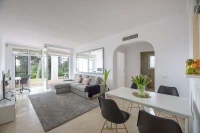 2 Bedroom Middle Floor Apartment in Benahavís