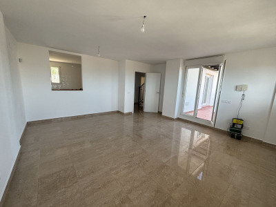 3 Bedroom Penthouse Duplex in La Duquesa - Image 4