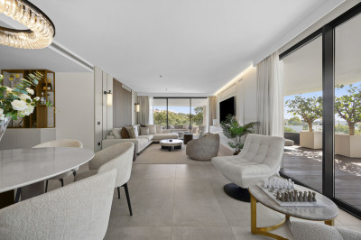 3 Bedroom Middle Floor Apartment in Sotogrande - Image 2