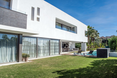 5 Bedroom Detached Villa in Benahavís - Image 2