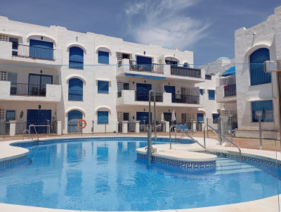 2 Bedroom Middle Floor Apartment in La Duquesa - Image 2