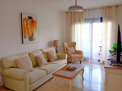 2 Bedroom Middle Floor Apartment in La Duquesa - Image 4