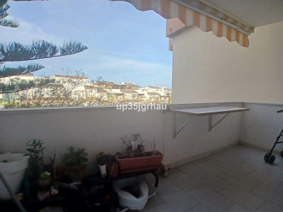 4 Bedroom Middle Floor Apartment in Estepona - Image 2