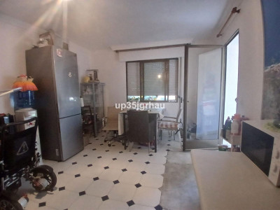 4 Bedroom Middle Floor Apartment in Estepona - Image 3