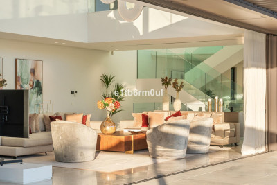 5 Bedroom Detached Villa in La Quinta - Image 2