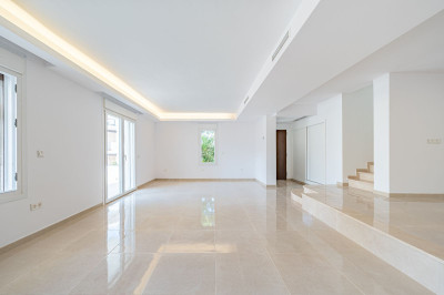 3 Bedroom Townhouse in Nueva Andalucía - Image 3