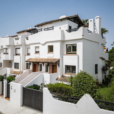 3 Bedroom Semi-Detached House in Marbella - Image 4