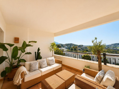 2 Bedroom Middle Floor Apartment in La Quinta - Image 1