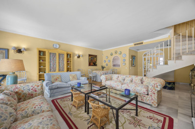 5 Bedroom Townhouse in La Quinta - Image 2