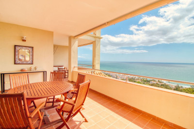 3 Bedroom Middle Floor Apartment in Manilva - Image 3