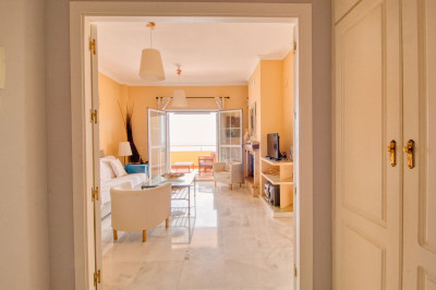 3 Bedroom Middle Floor Apartment in Manilva - Image 5