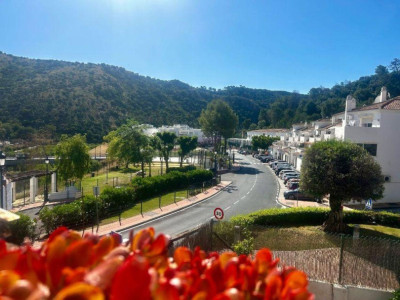 4 Bedroom Detached Villa in Benahavís - Image 1