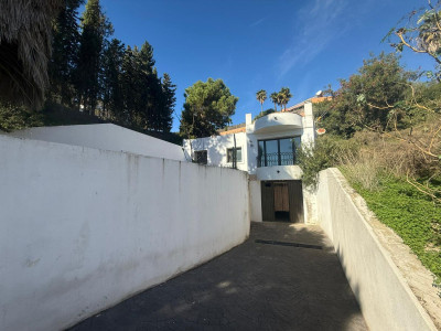 3 Bedroom Detached Villa in Estepona - Image 4