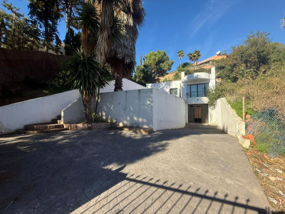 3 Bedroom Detached Villa in Estepona - Image 5