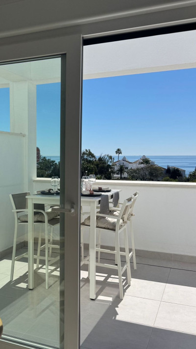 2 Bedroom Penthouse in Estepona - Image 4