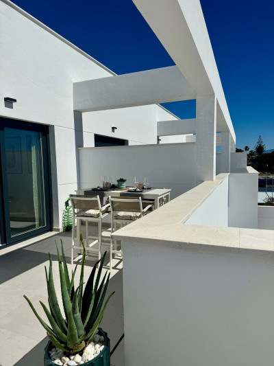 2 Bedroom Penthouse in Estepona - Image 5