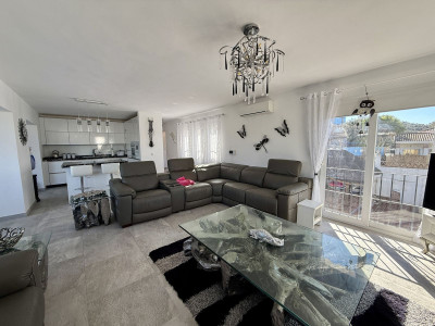 4 Bedroom Detached Villa in Cerros del Aguila - Image 4