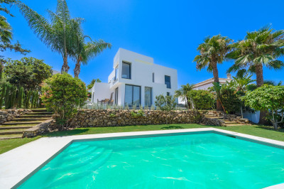 5 Bedroom Detached Villa in Nueva Andalucía - Image 3