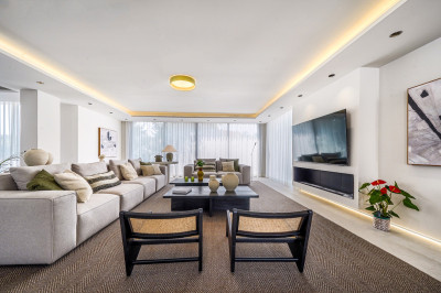 5 Bedroom Detached Villa in Nueva Andalucía - Image 4
