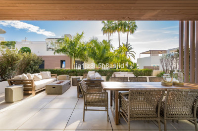4 Bedroom Semi-Detached House in Sierra Blanca - Image 1