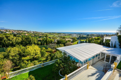 8 Bedroom Detached Villa in Estepona - Image 2