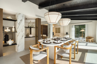 5 Bedroom Detached Villa in Nueva Andalucía - Image 3