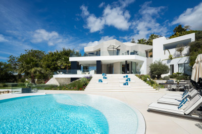 5 Bedroom Detached Villa in Benahavís - Image 1
