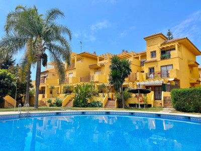 4 Bedroom Semi-Detached House in Estepona - Image 1