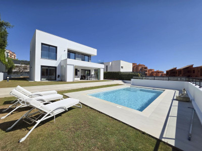 3 Bedroom Detached Villa in La Duquesa - Image 1