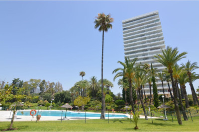 3 Bedroom Middle Floor Apartment in Marbella - Image 2