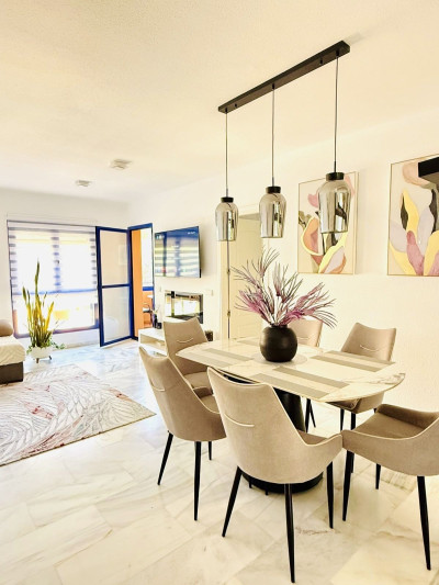 2 Bedroom Middle Floor Apartment in Manilva - Image 4