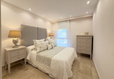 3 Bedroom Middle Floor Apartment in La Duquesa - Image 5