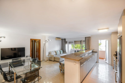 2 Bedroom Middle Floor Apartment in Nueva Andalucía - Image 4