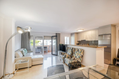 2 Bedroom Middle Floor Apartment in Nueva Andalucía - Image 5